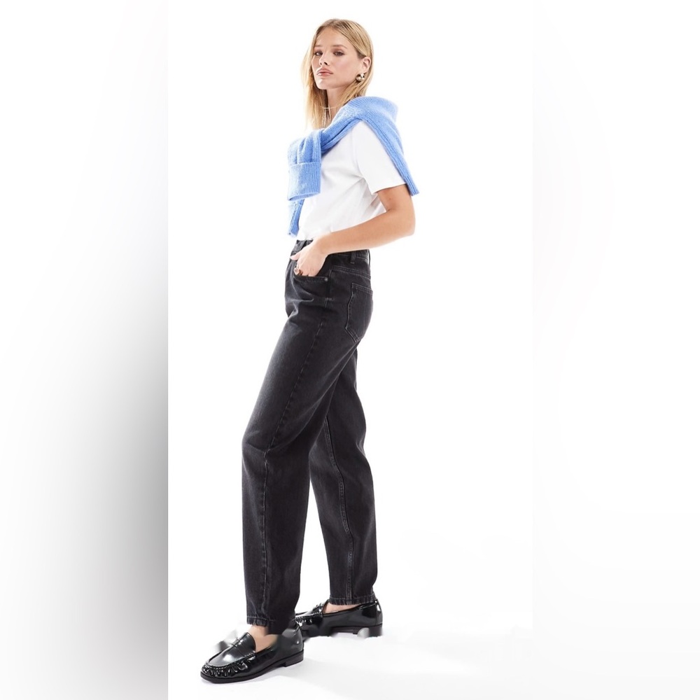 NEW ASOS Design Petite High Rise Original Mom Jeans Black 28x28 - Picture 2 of 5